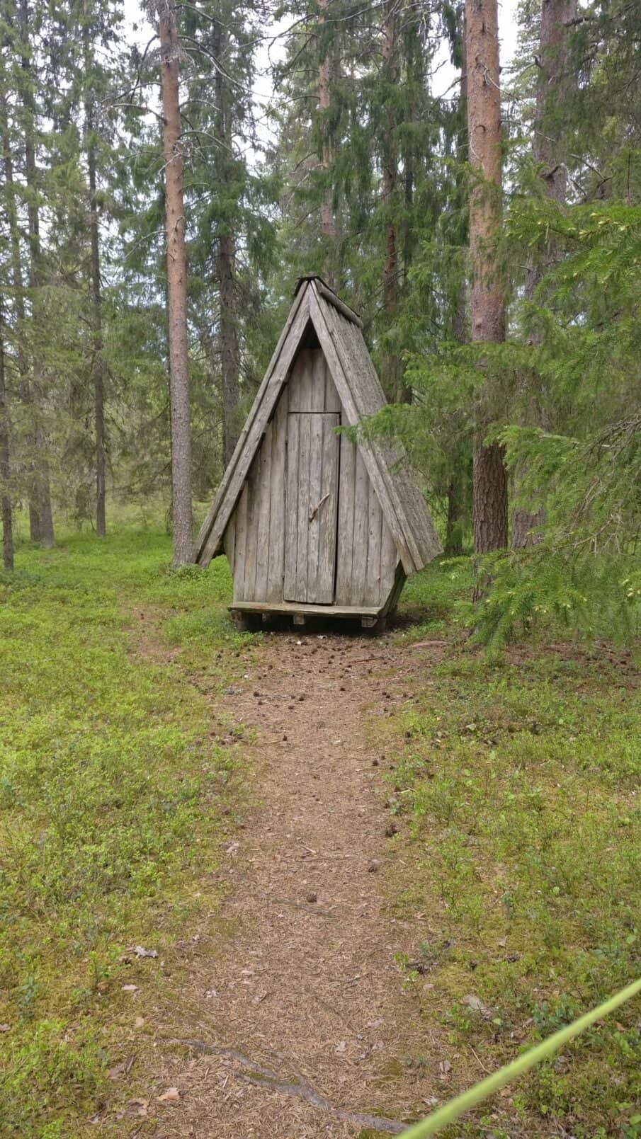 Laavu - Kallin pururadan laavun wc