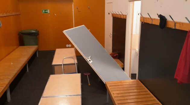ilkivalta keskuskentän pukukoppi