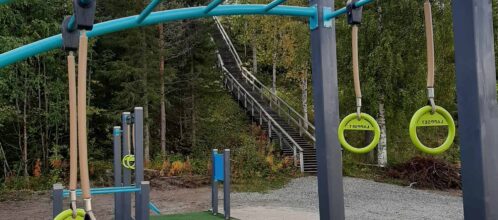 Kallin lähiliikuntapaikka ja taustalla kuntoportaat